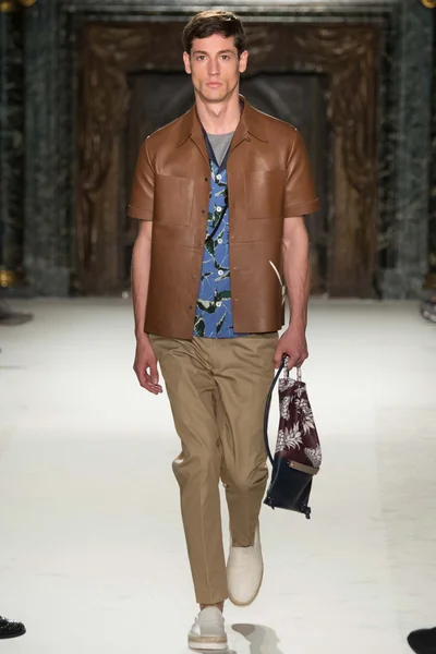 Look 11